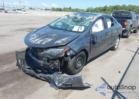 2018 Toyota Corolla Le z USA, uszkodzony, nr VIN 2T1BURHE9JC077152